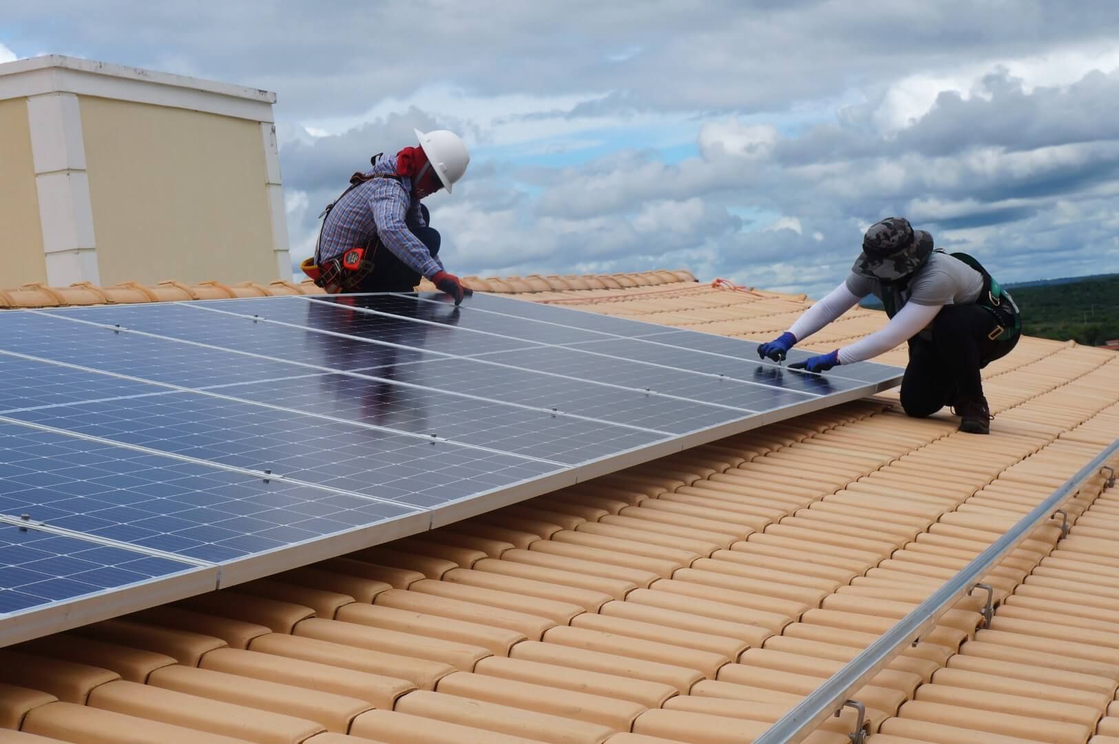 Instalação de Painéis Solares por equipe técnica especializada